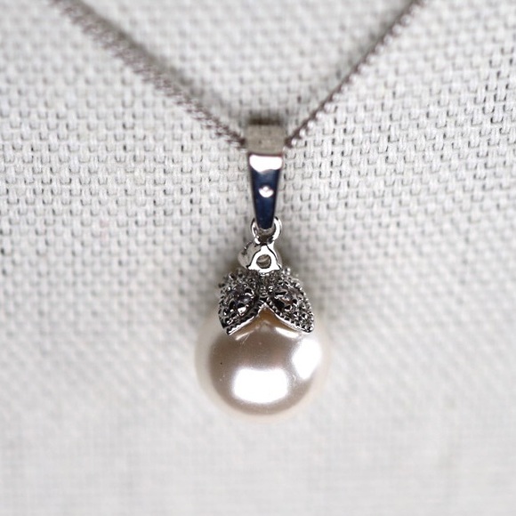 Jewelry - 4/$20 Pearl drop and Rhinestone bail necklace, silver tone 16 in chain